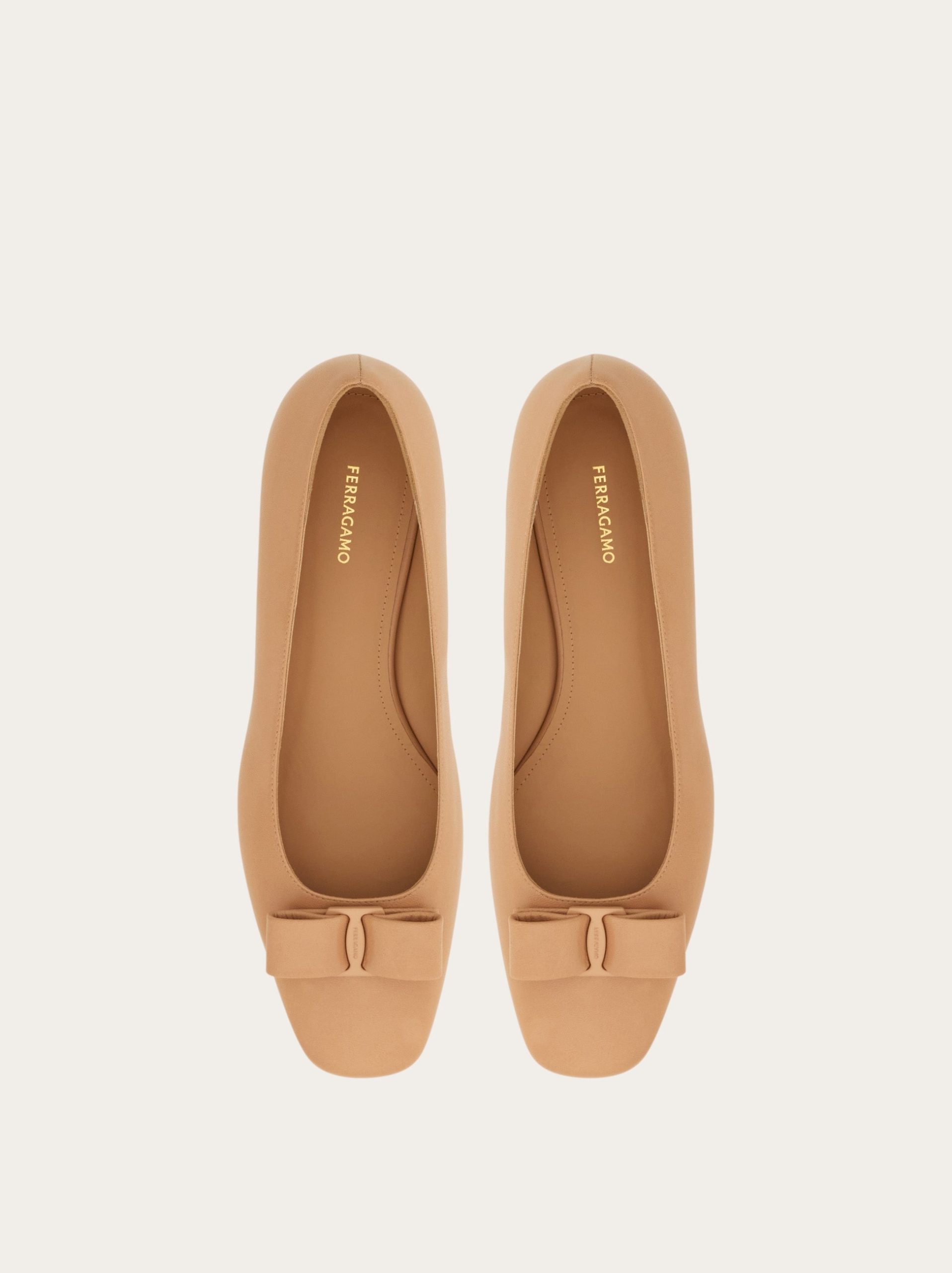 Ferragamo Iconic bow pump - Image 4